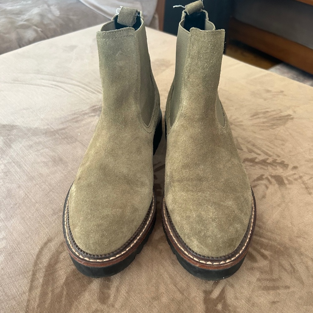 Women's Caslon Lug Sole Chelsea Boot size 8.5